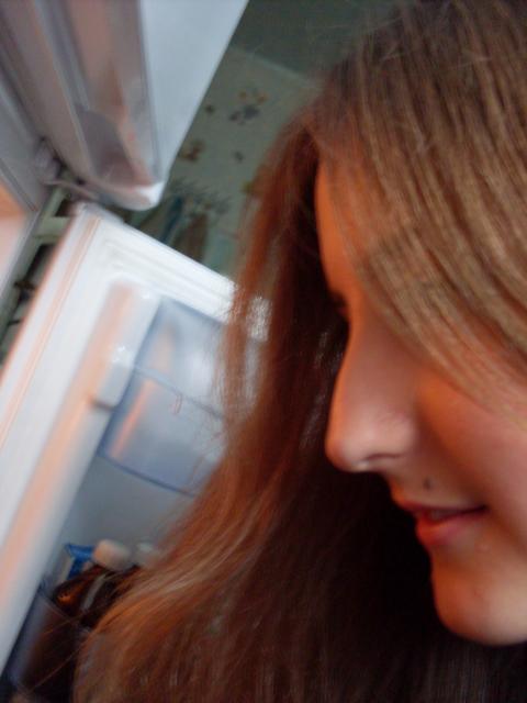 В поисках еды... (эт холодильник)