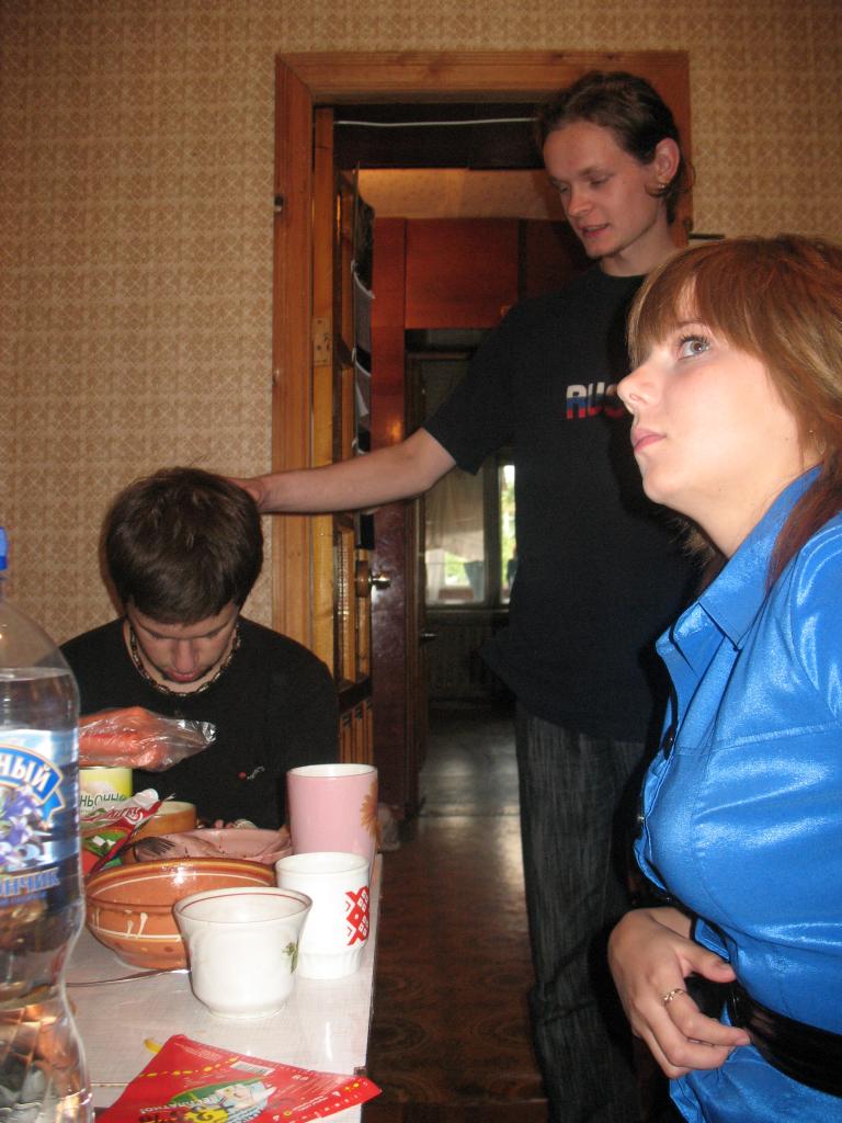 Искусилель, и два сомневающихся тела (одно засыпает)