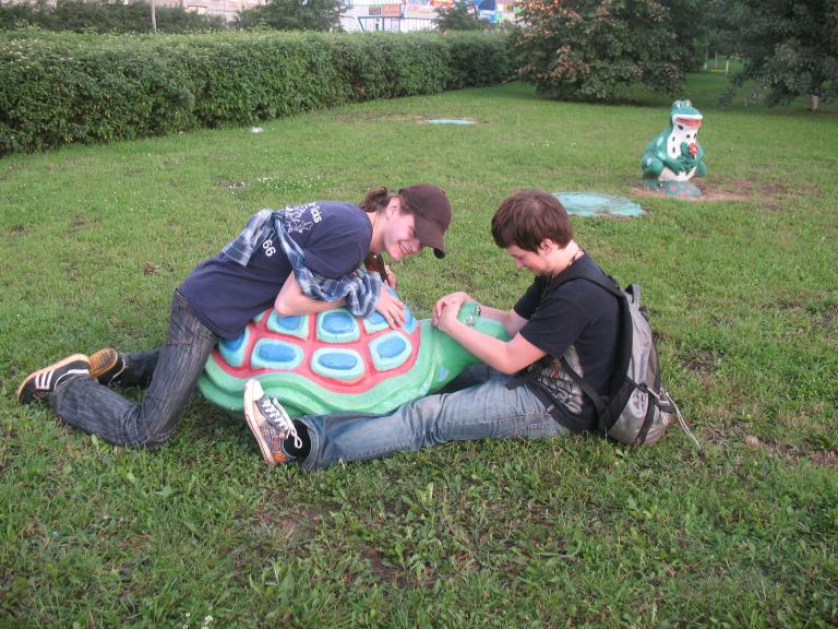 Она нам денег должна