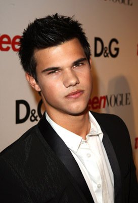 MV5BMjA1Nzc0MDY5NV5BMl5BanBnXkFtZTcwOTAxODY4Mg@@. V1. SX273 SY400