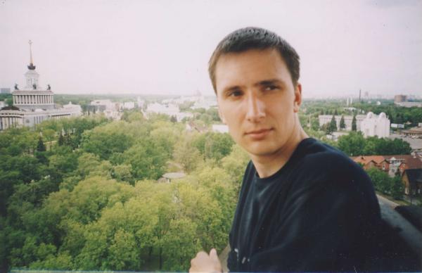 1) Кто скажет какой это год?  
2) Девушка, державшая камеру, отзовись!