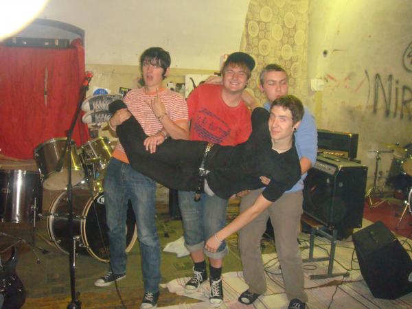 держим мента :)