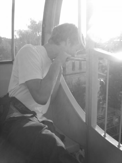 почему русский человек всегда плюёт с высоты???О.о