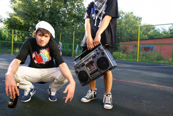 На районе вечерком...